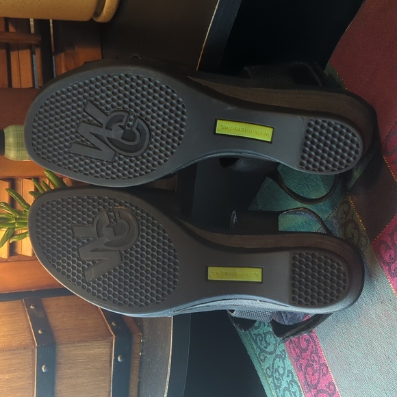 Walking Cradles Karen sandals leather black silver metallic Women's 9 N NEW NIB - Picture 6 of 10